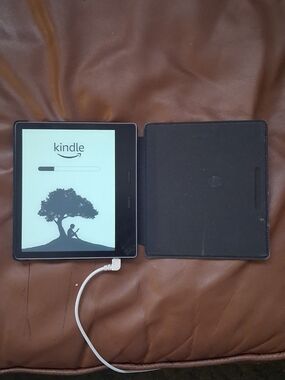 Amazon kindle silver with leather case model CW24wi tested